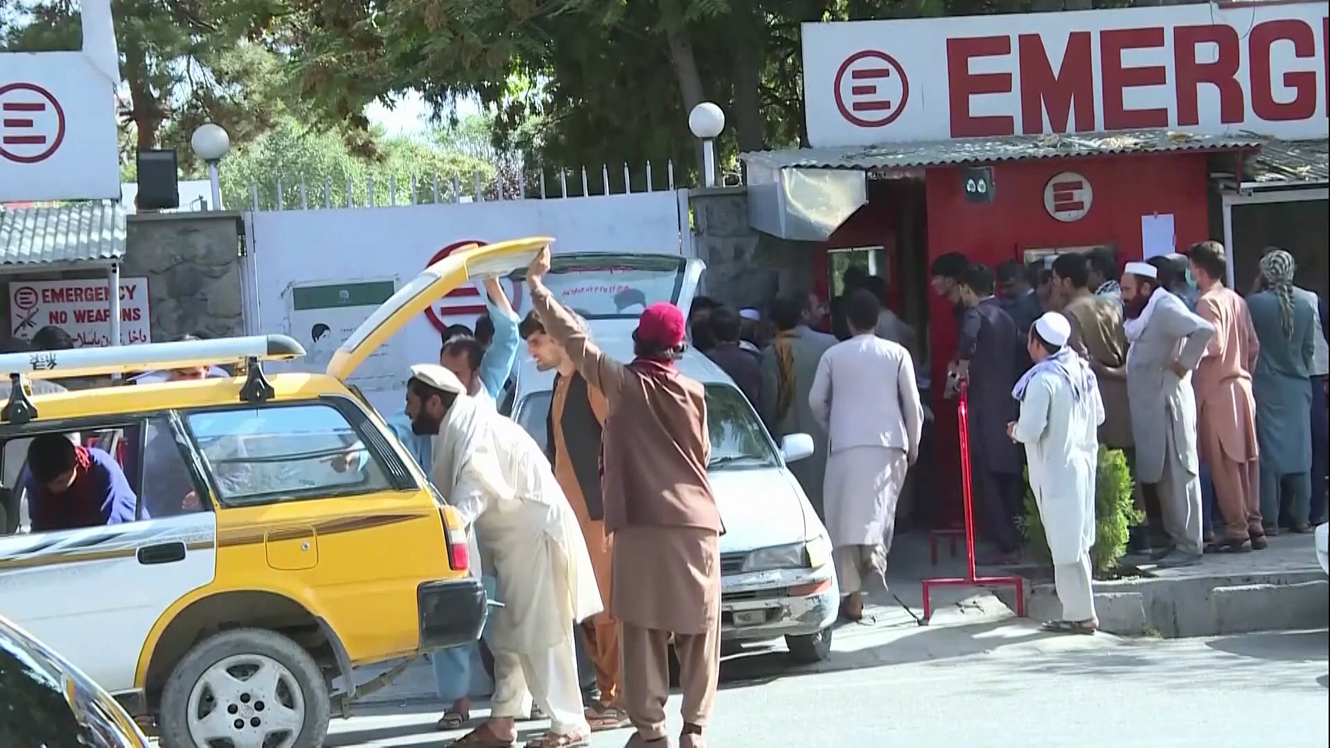 Die explosionen ereigneten sich in einem viertel von kabul, in dem vor allem schiitische hasara leben. Anschlag Kabul - FESCHTV - Anschläge von Kabul: 90 Tote - Taliban blieben ...